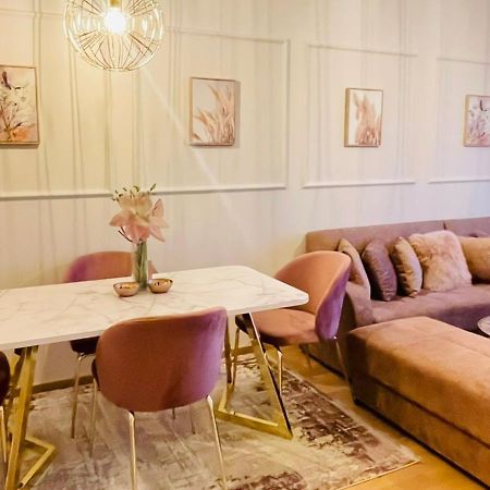 Appartamento Stan Na Dan "Apartman Purple" Banja Luka Esterno foto