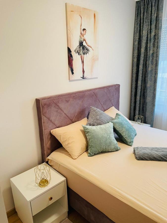 Appartamento Stan Na Dan "Apartman Purple" Banja Luka Esterno foto