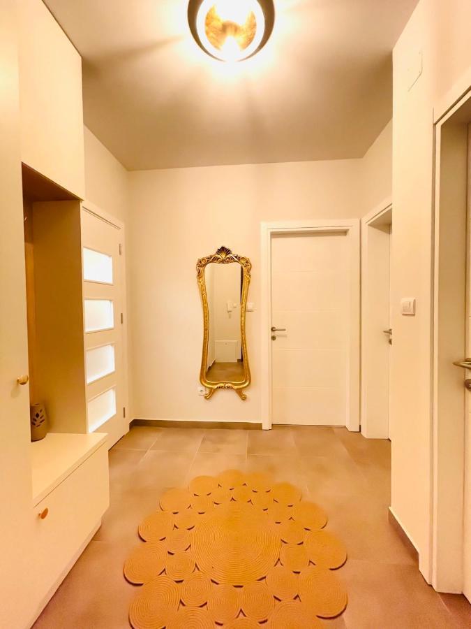 Appartamento Stan Na Dan "Apartman Purple" Banja Luka Esterno foto