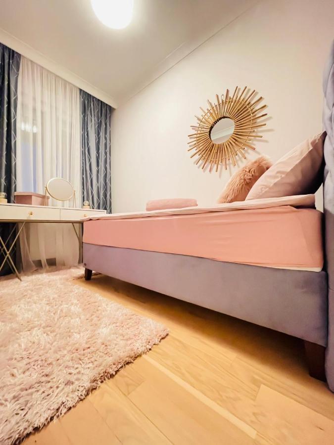 Appartamento Stan Na Dan "Apartman Purple" Banja Luka Esterno foto