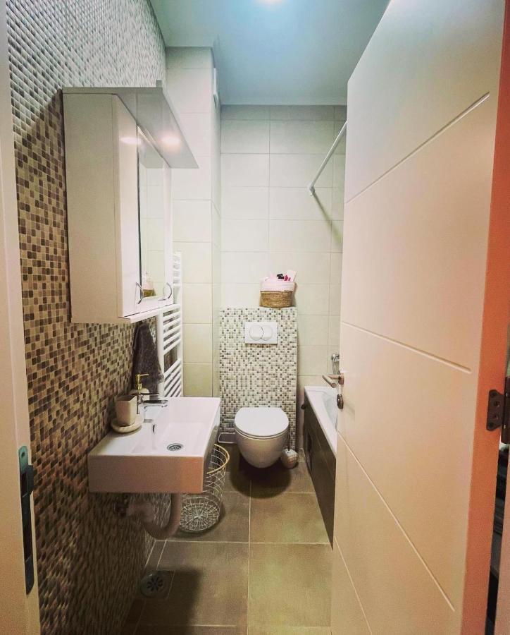 Appartamento Stan Na Dan "Apartman Purple" Banja Luka Esterno foto