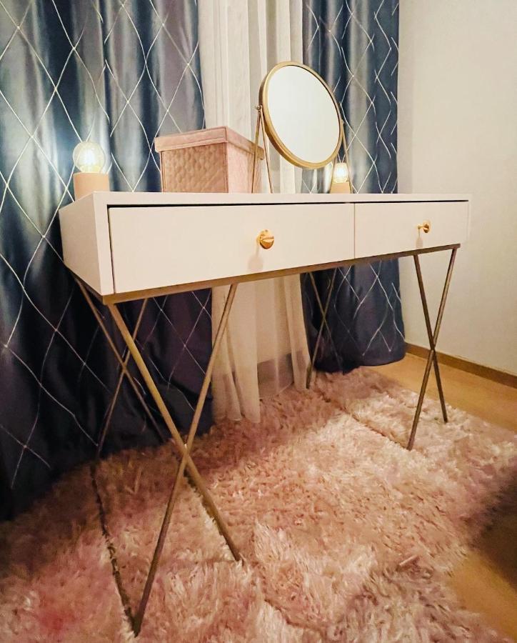 Appartamento Stan Na Dan "Apartman Purple" Banja Luka Esterno foto