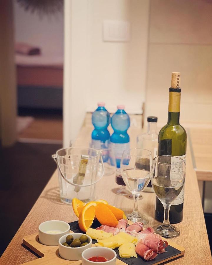 Appartamento Stan Na Dan "Apartman Purple" Banja Luka Esterno foto