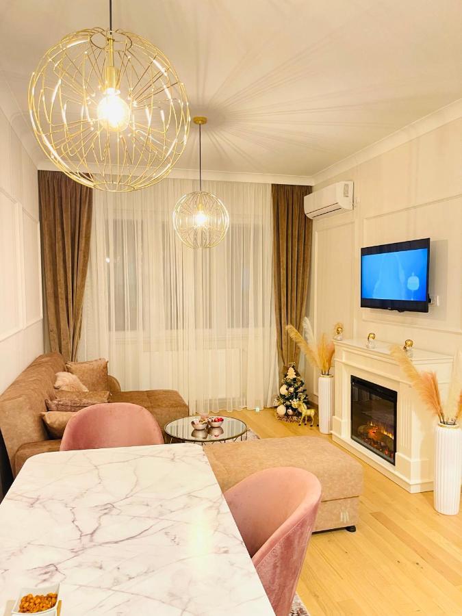 Appartamento Stan Na Dan "Apartman Purple" Banja Luka Esterno foto