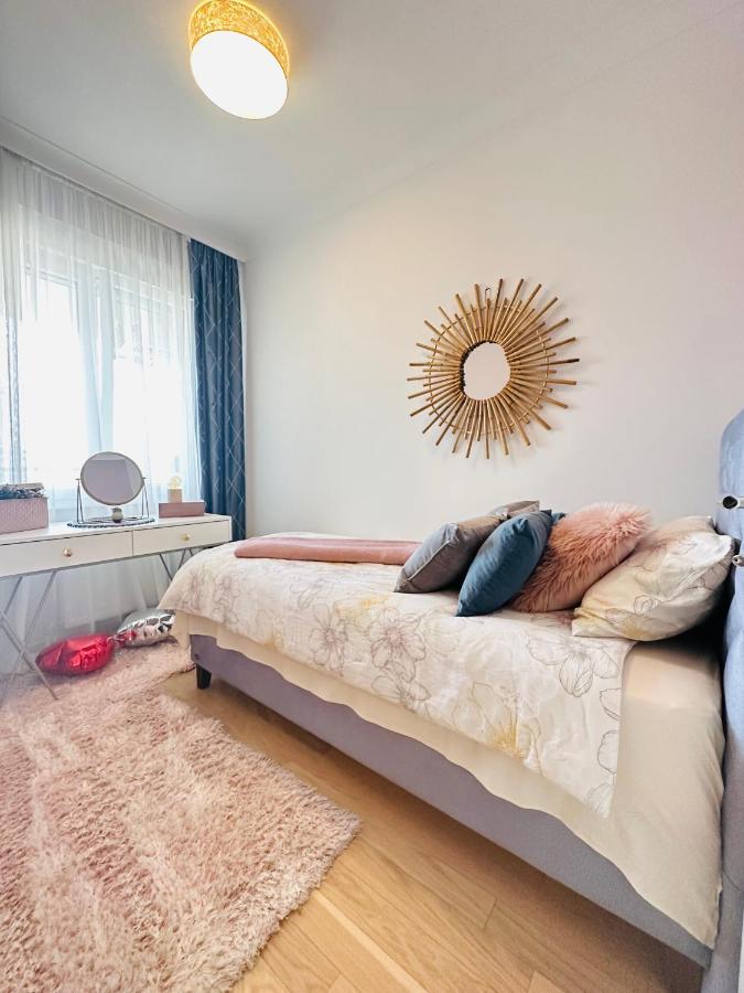 Appartamento Stan Na Dan "Apartman Purple" Banja Luka Esterno foto
